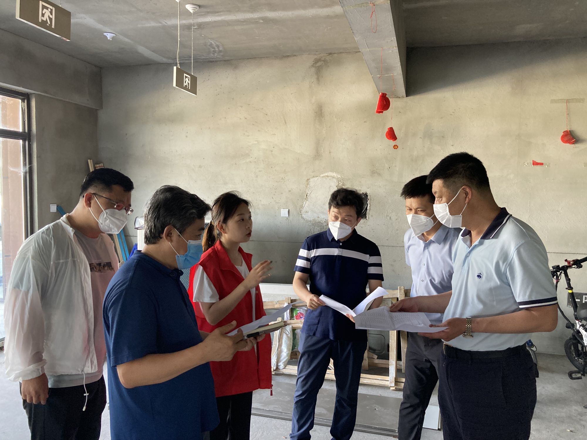 与临水社区对接制作风雨门廊事宜